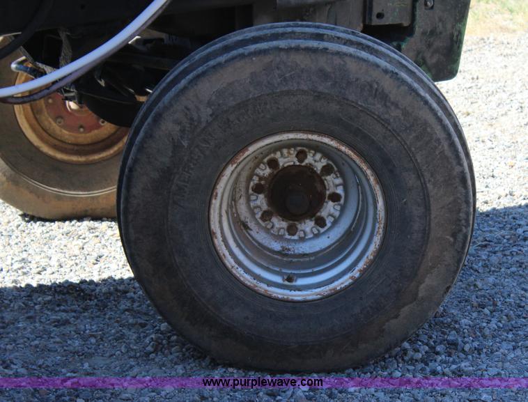 image for item J4327 1981 International 5288 tractor