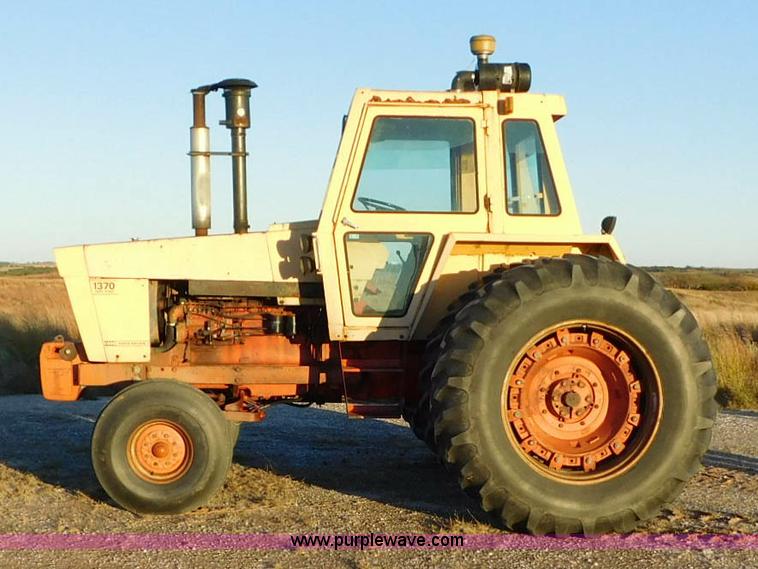 image for item J6845 1973 Case 1370 tractor