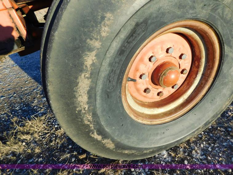 image for item J6845 1973 Case 1370 tractor