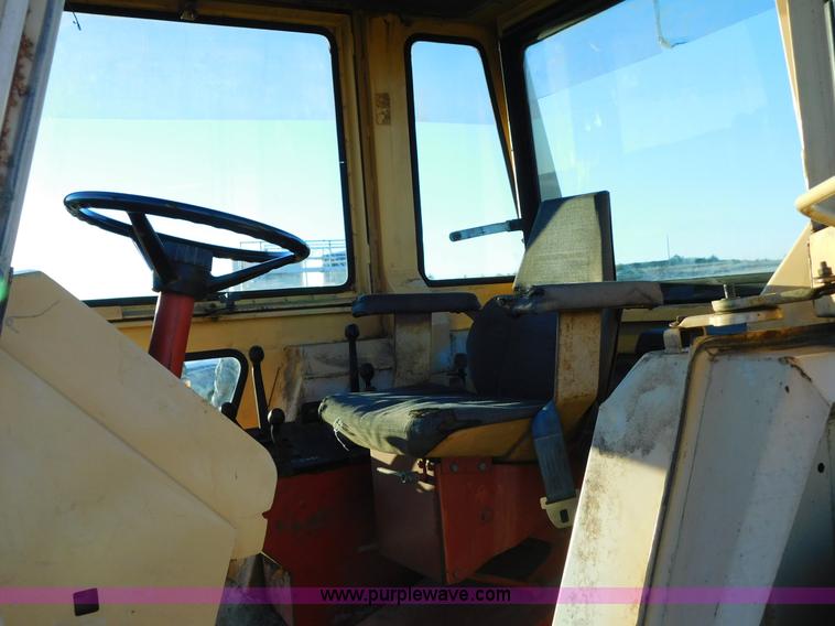 image for item J6845 1973 Case 1370 tractor