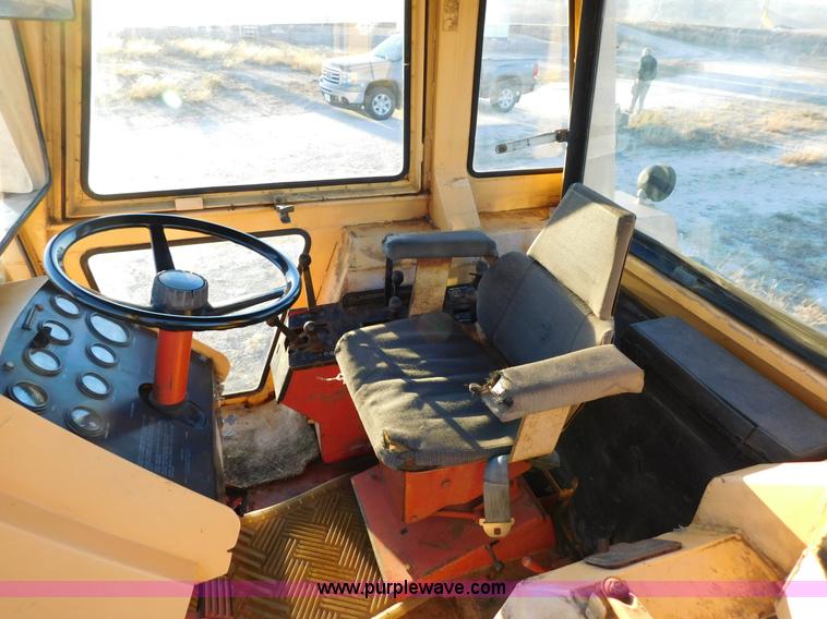 image for item J6845 1973 Case 1370 tractor