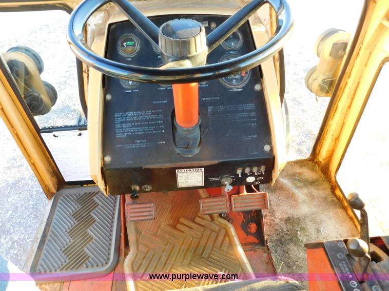 image for item J6845 1973 Case 1370 tractor