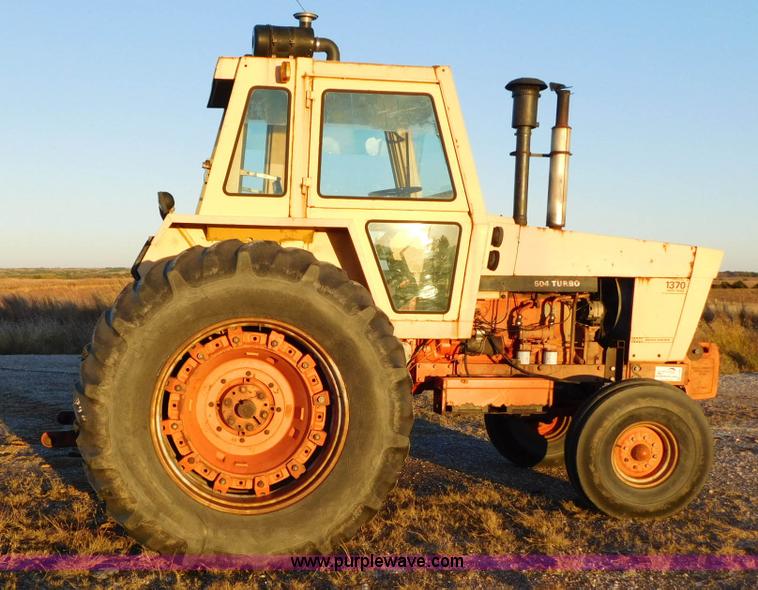 image for item J6845 1973 Case 1370 tractor