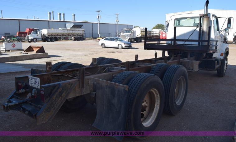 image for item J7088 1992 Ford LA9000 AeroMax 106 truck cab and chassis