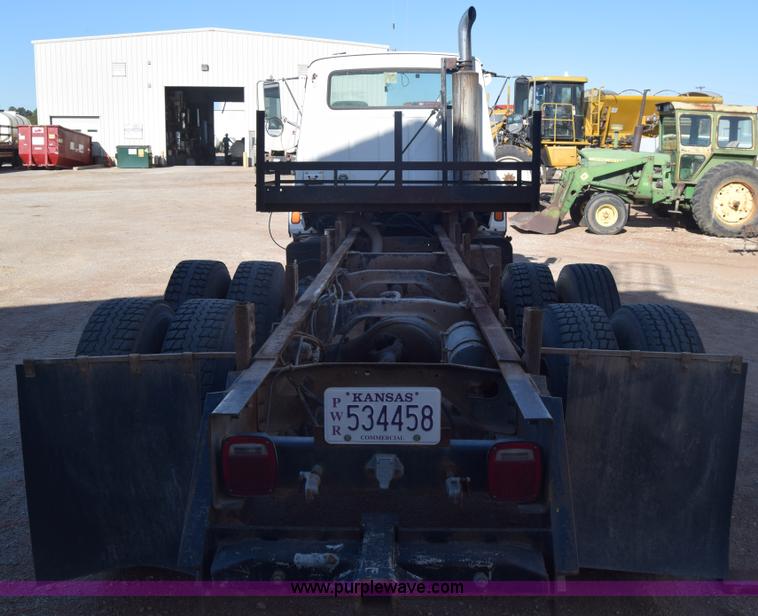 image for item J7088 1992 Ford LA9000 AeroMax 106 truck cab and chassis