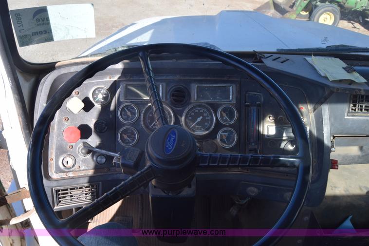 image for item J7088 1992 Ford LA9000 AeroMax 106 truck cab and chassis