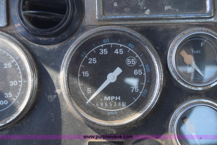 image for item J7088 1992 Ford LA9000 AeroMax 106 truck cab and chassis