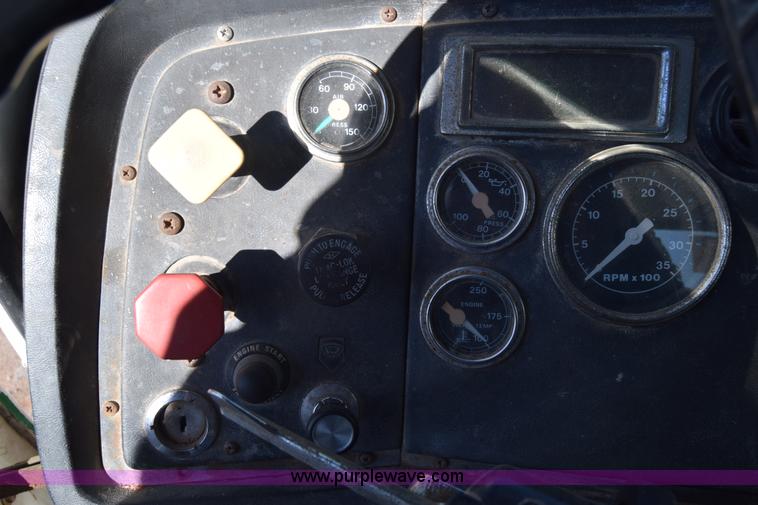 image for item J7088 1992 Ford LA9000 AeroMax 106 truck cab and chassis