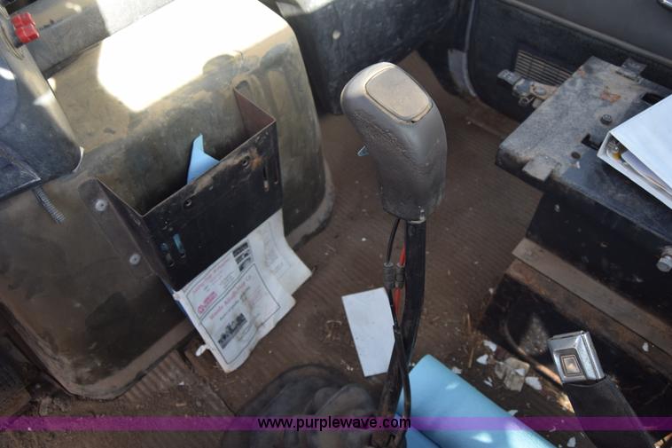 image for item J7088 1992 Ford LA9000 AeroMax 106 truck cab and chassis