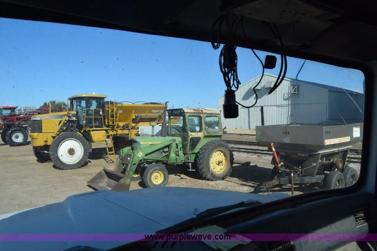 image for item J7088 1992 Ford LA9000 AeroMax 106 truck cab and chassis