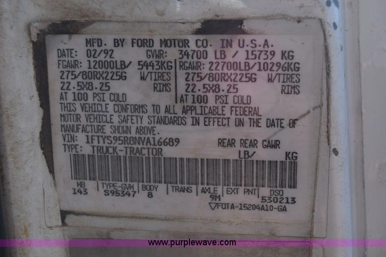 image for item J7088 1992 Ford LA9000 AeroMax 106 truck cab and chassis