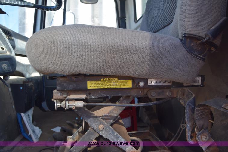 image for item J7088 1992 Ford LA9000 AeroMax 106 truck cab and chassis