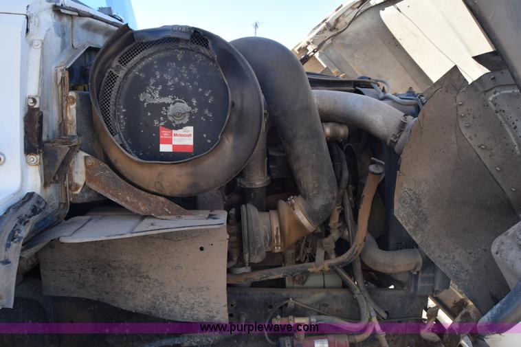 image for item J7088 1992 Ford LA9000 AeroMax 106 truck cab and chassis