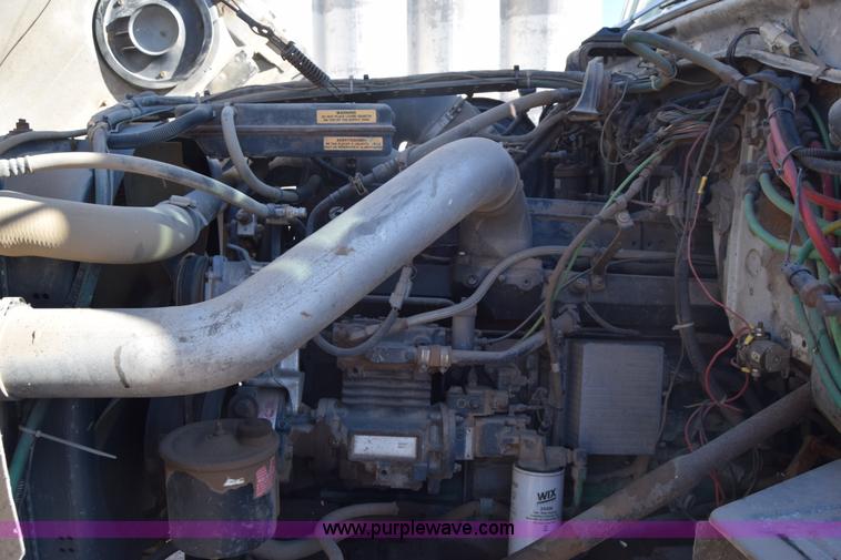 image for item J7088 1992 Ford LA9000 AeroMax 106 truck cab and chassis