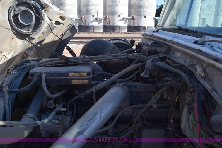 image for item J7088 1992 Ford LA9000 AeroMax 106 truck cab and chassis