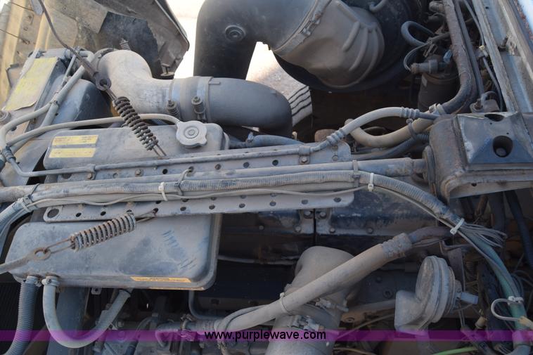 image for item J7088 1992 Ford LA9000 AeroMax 106 truck cab and chassis