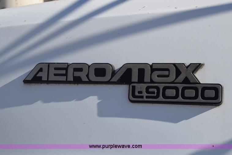 image for item J7088 1992 Ford LA9000 AeroMax 106 truck cab and chassis