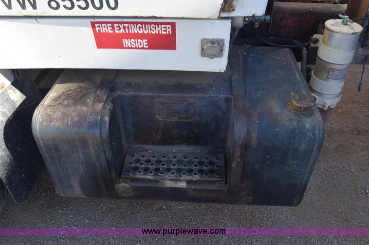 image for item J7088 1992 Ford LA9000 AeroMax 106 truck cab and chassis