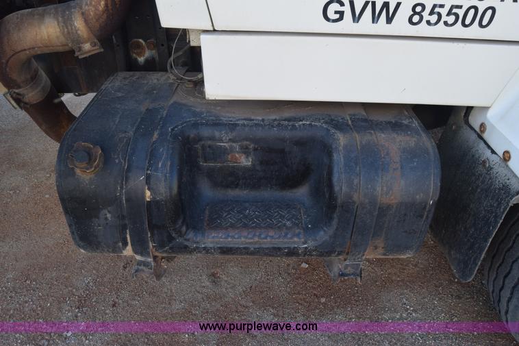 image for item J7088 1992 Ford LA9000 AeroMax 106 truck cab and chassis