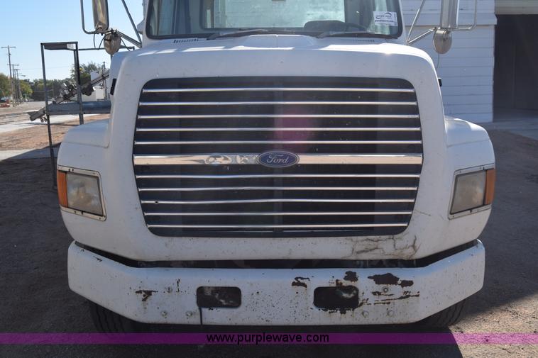 image for item J7088 1992 Ford LA9000 AeroMax 106 truck cab and chassis