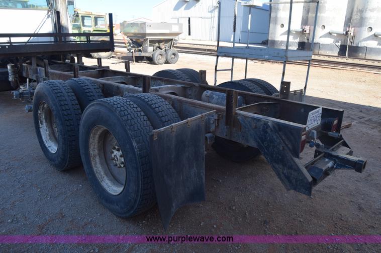 image for item J7088 1992 Ford LA9000 AeroMax 106 truck cab and chassis