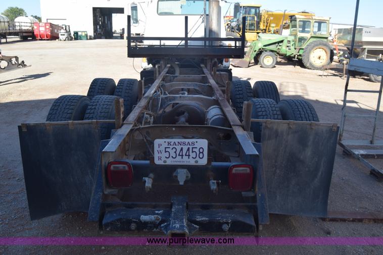 image for item J7088 1992 Ford LA9000 AeroMax 106 truck cab and chassis