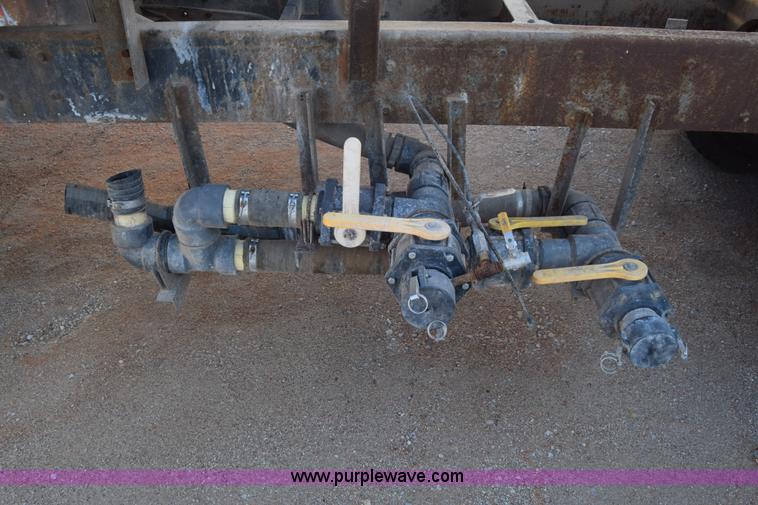 image for item J7088 1992 Ford LA9000 AeroMax 106 truck cab and chassis