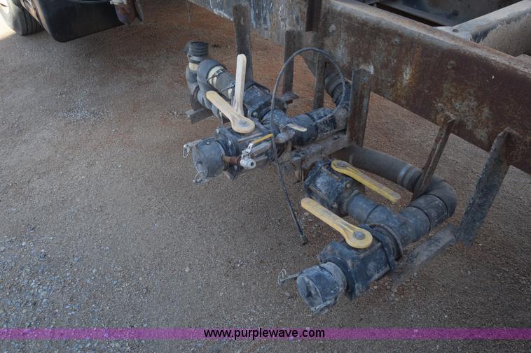 image for item J7088 1992 Ford LA9000 AeroMax 106 truck cab and chassis