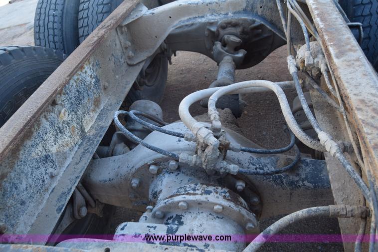 image for item J7088 1992 Ford LA9000 AeroMax 106 truck cab and chassis