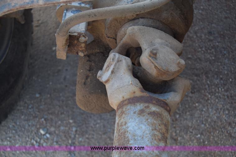 image for item J7088 1992 Ford LA9000 AeroMax 106 truck cab and chassis