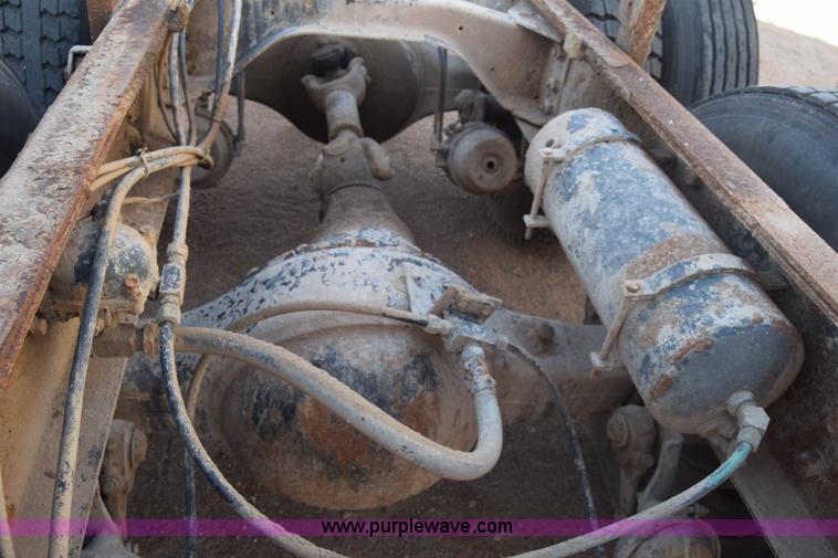 image for item J7088 1992 Ford LA9000 AeroMax 106 truck cab and chassis