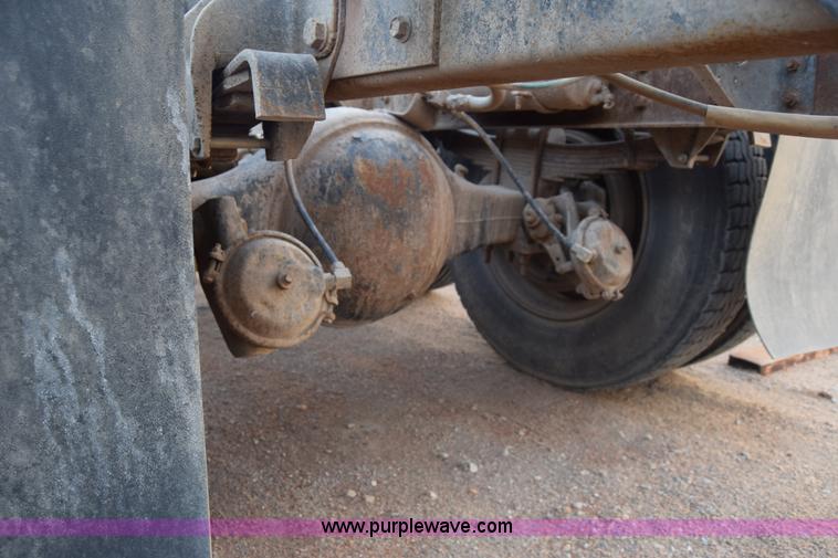 image for item J7088 1992 Ford LA9000 AeroMax 106 truck cab and chassis