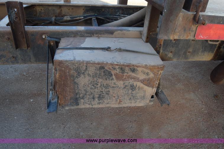 image for item J7088 1992 Ford LA9000 AeroMax 106 truck cab and chassis