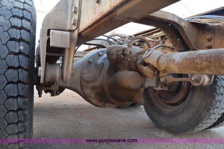 image for item J7088 1992 Ford LA9000 AeroMax 106 truck cab and chassis