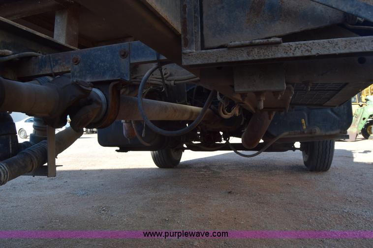 image for item J7088 1992 Ford LA9000 AeroMax 106 truck cab and chassis