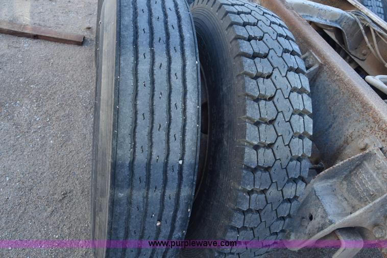 image for item J7088 1992 Ford LA9000 AeroMax 106 truck cab and chassis