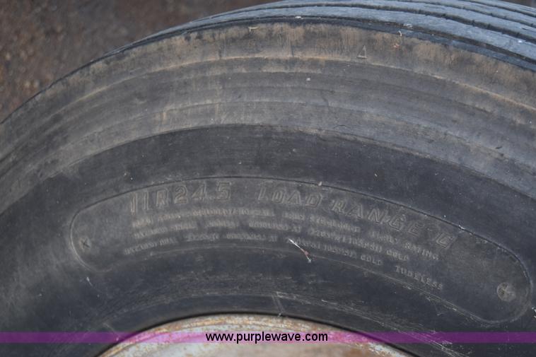 image for item J7088 1992 Ford LA9000 AeroMax 106 truck cab and chassis