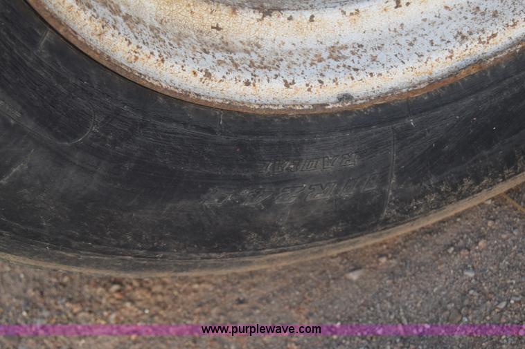 image for item J7088 1992 Ford LA9000 AeroMax 106 truck cab and chassis