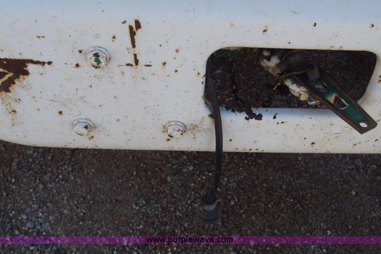 image for item J7088 1992 Ford LA9000 AeroMax 106 truck cab and chassis