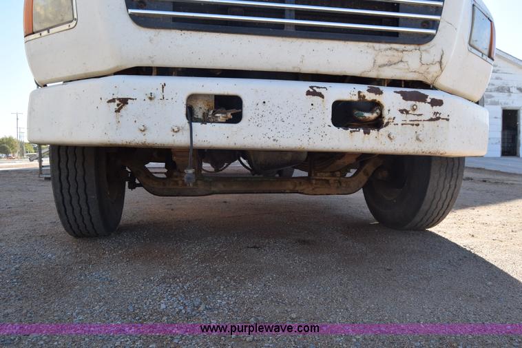 image for item J7088 1992 Ford LA9000 AeroMax 106 truck cab and chassis