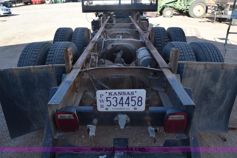 image for item J7088 1992 Ford LA9000 AeroMax 106 truck cab and chassis