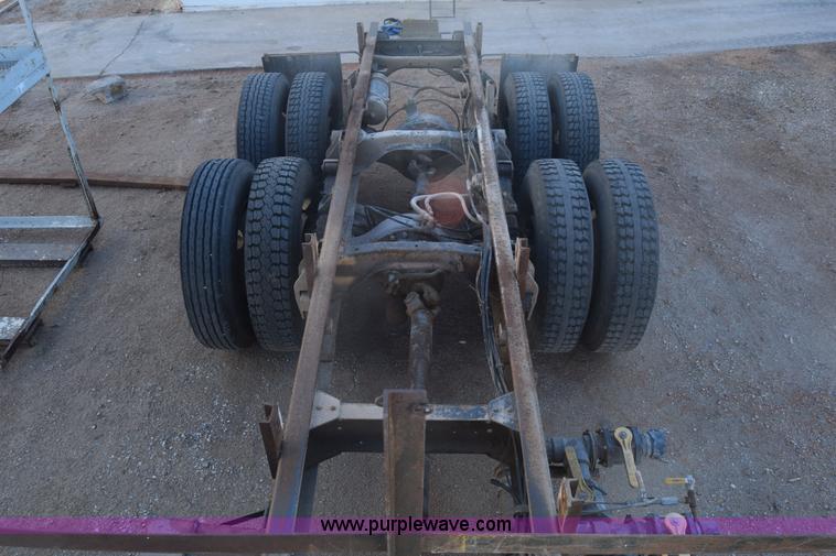 image for item J7088 1992 Ford LA9000 AeroMax 106 truck cab and chassis