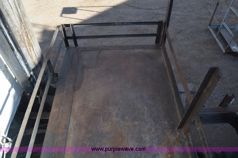 image for item J7088 1992 Ford LA9000 AeroMax 106 truck cab and chassis