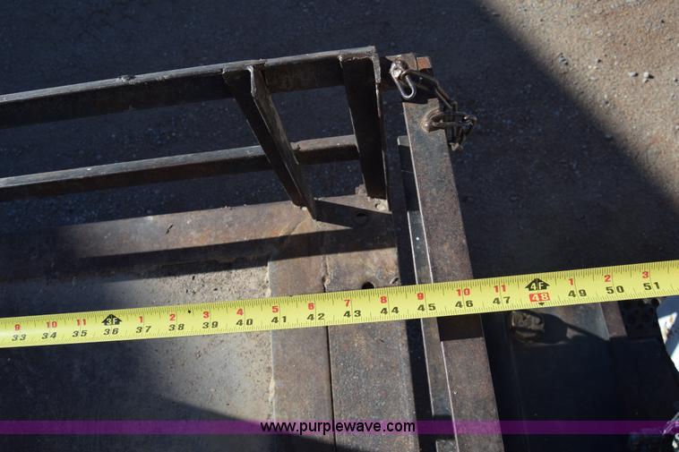 image for item J7088 1992 Ford LA9000 AeroMax 106 truck cab and chassis