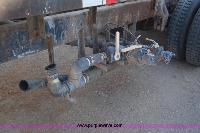 image for item J7088 1992 Ford LA9000 AeroMax 106 truck cab and chassis