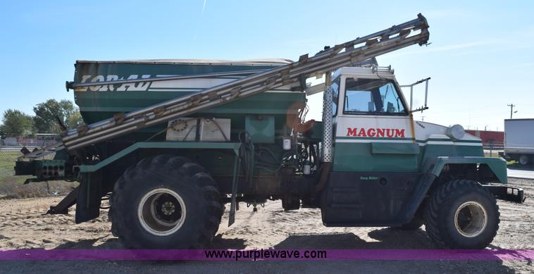 image for item J8495 1992 International 4900 Loral Magnum applicator truck