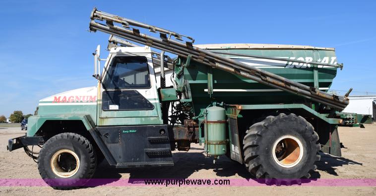 image for item J8495 1992 International 4900 Loral Magnum applicator truck