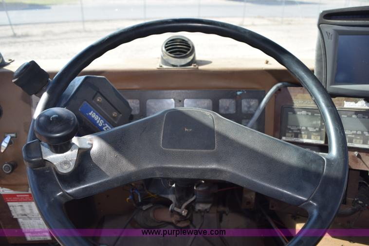 image for item J8495 1992 International 4900 Loral Magnum applicator truck