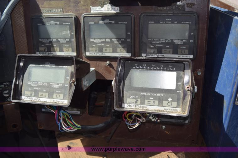 image for item J8495 1992 International 4900 Loral Magnum applicator truck