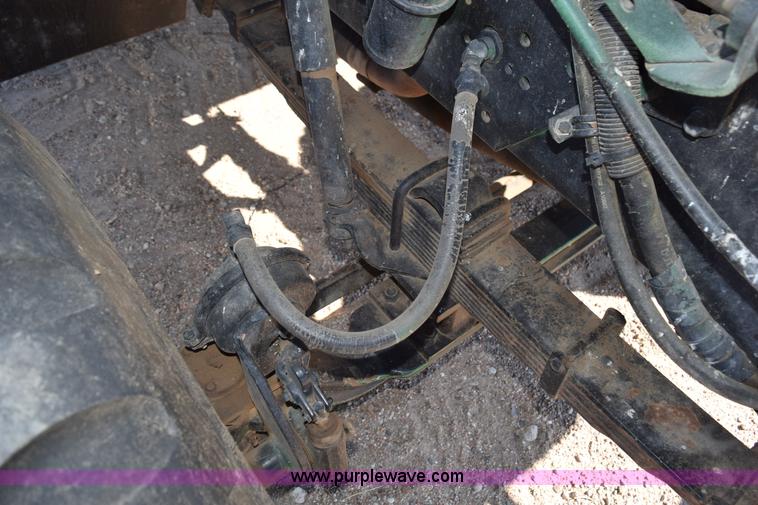 image for item J8495 1992 International 4900 Loral Magnum applicator truck